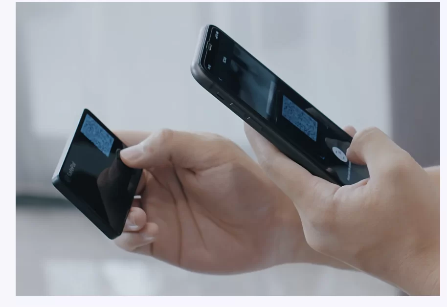 Scanning QR code from Safepal Wallet to finalize transaction