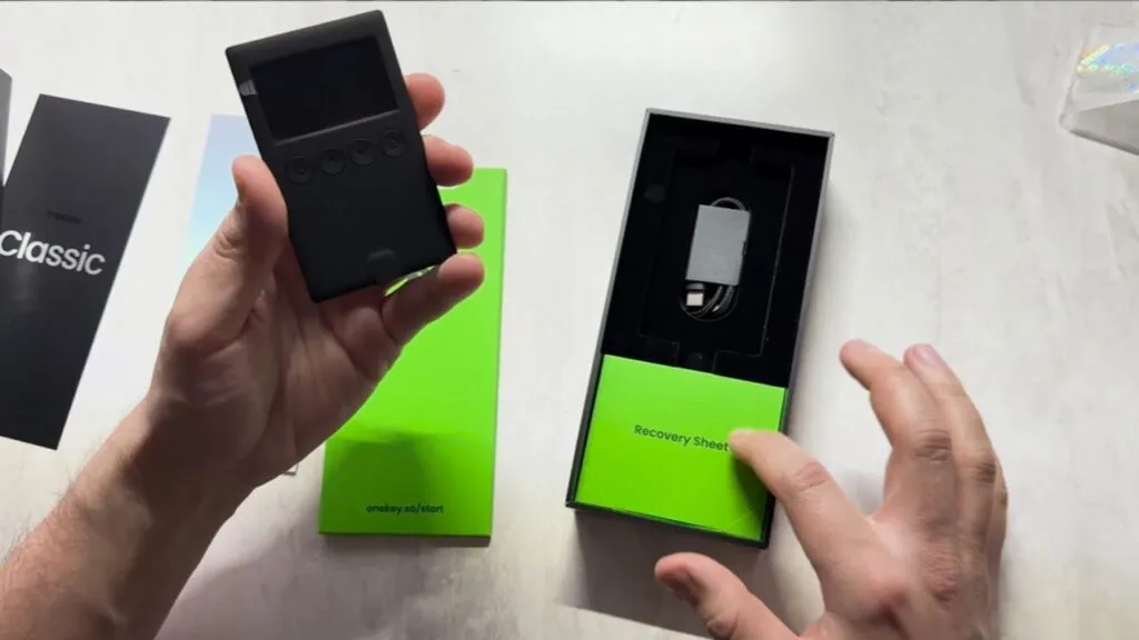 What’s in the OneKey Classic 1S Box?